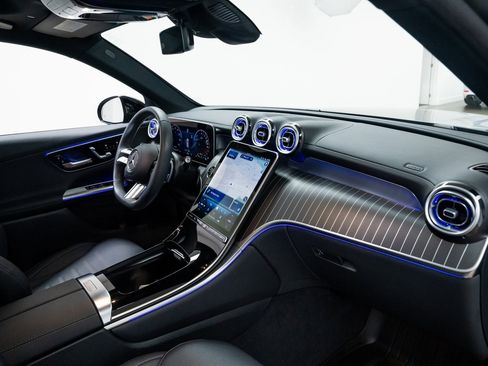 Used 2025 Mercedes-Benz GLC 350e 4MATIC image 26