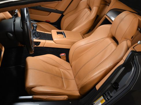 Used 2011 Aston Martin V8 Vantage Roadster RWD image 6