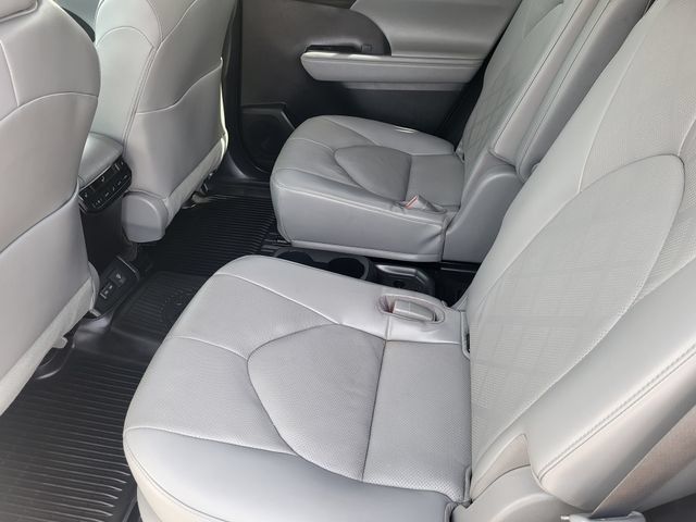 Used 2023 Toyota Highlander Platinum AWD/4WD image 21