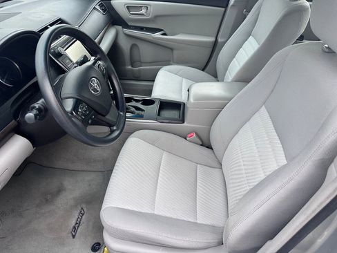 Used 2017 Toyota Camry LE w/ Moonroof Package FWD image 5