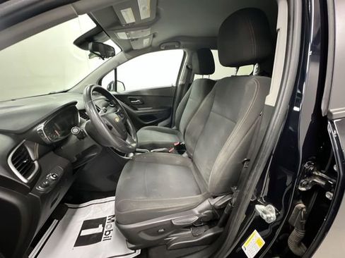 Used 2021 Chevrolet Trax LS w/ Tint and Cruise Package AWD/4WD image 17