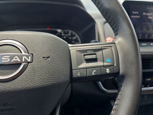 Used 2025 Nissan Rogue SV FWD image 18