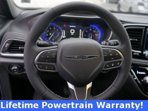 New 2026 Chrysler Pacifica Select image 20