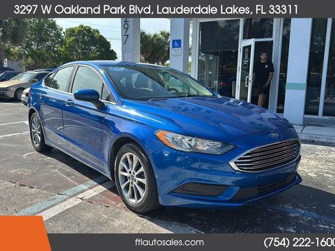 Used 2017 Ford Fusion SE FWD image 3