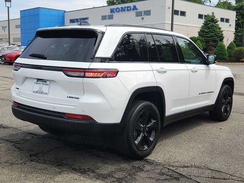Used 2023 Jeep Grand Cherokee Limited w/ Black Appearance Package AWD/4WD image 6