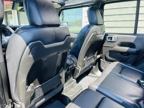 Used 2024 Jeep Wrangler Unlimited Sahara w/ Technology Group AWD/4WD image 17