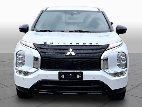 Used 2024 Mitsubishi Outlander SE Black Edition FWD image 4