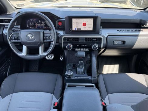 Used 2025 Toyota Tacoma TRD Sport image 2