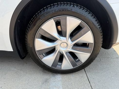Used 2022 Tesla Model Y Long Range AWD/4WD image 47