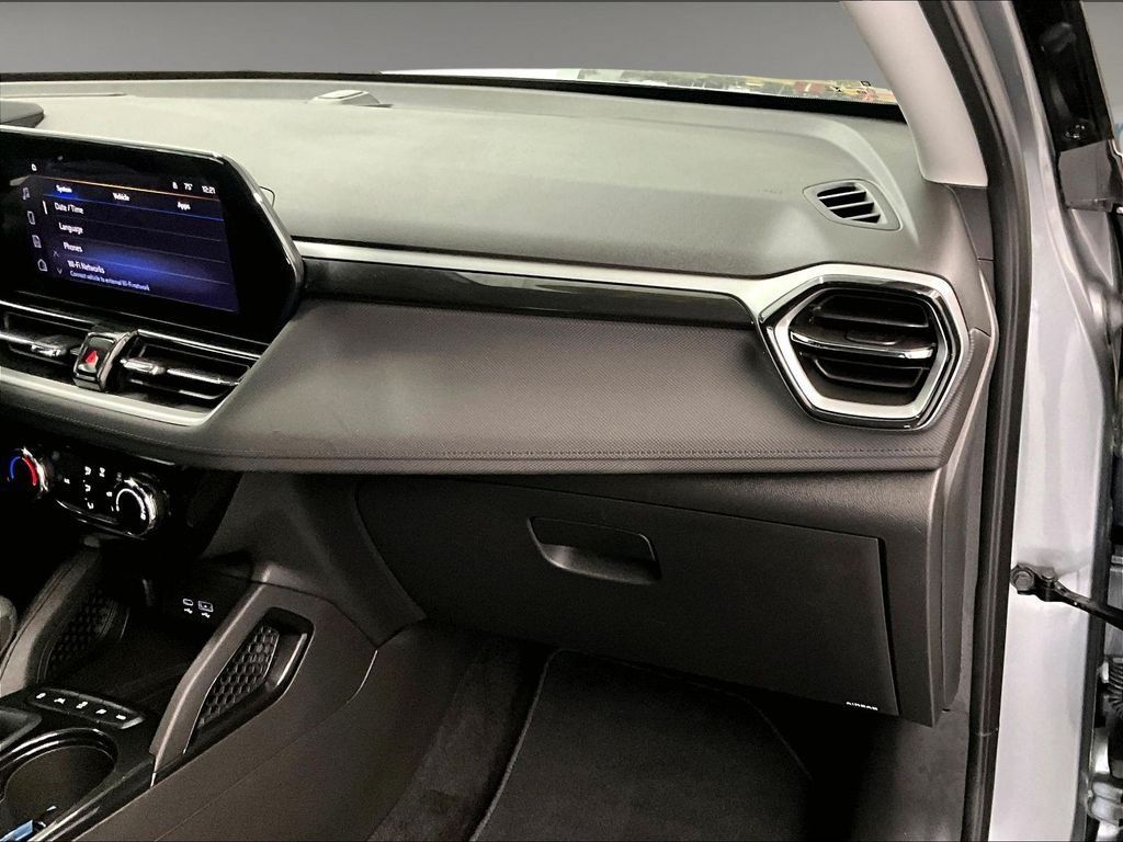 Used 2025 Chevrolet TrailBlazer LT AWD/4WD image 13