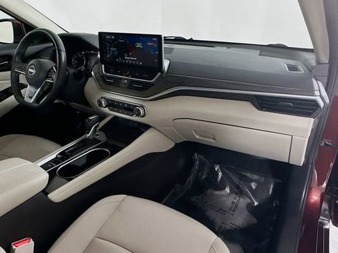Used 2023 Nissan Altima 2.5 SV w/ SV Premium Package image 29