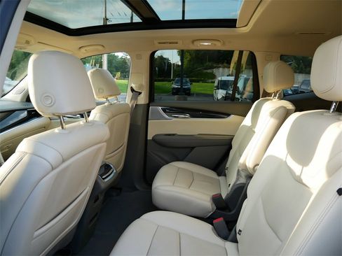 Used 2022 Cadillac XT6 Premium Luxury image 9