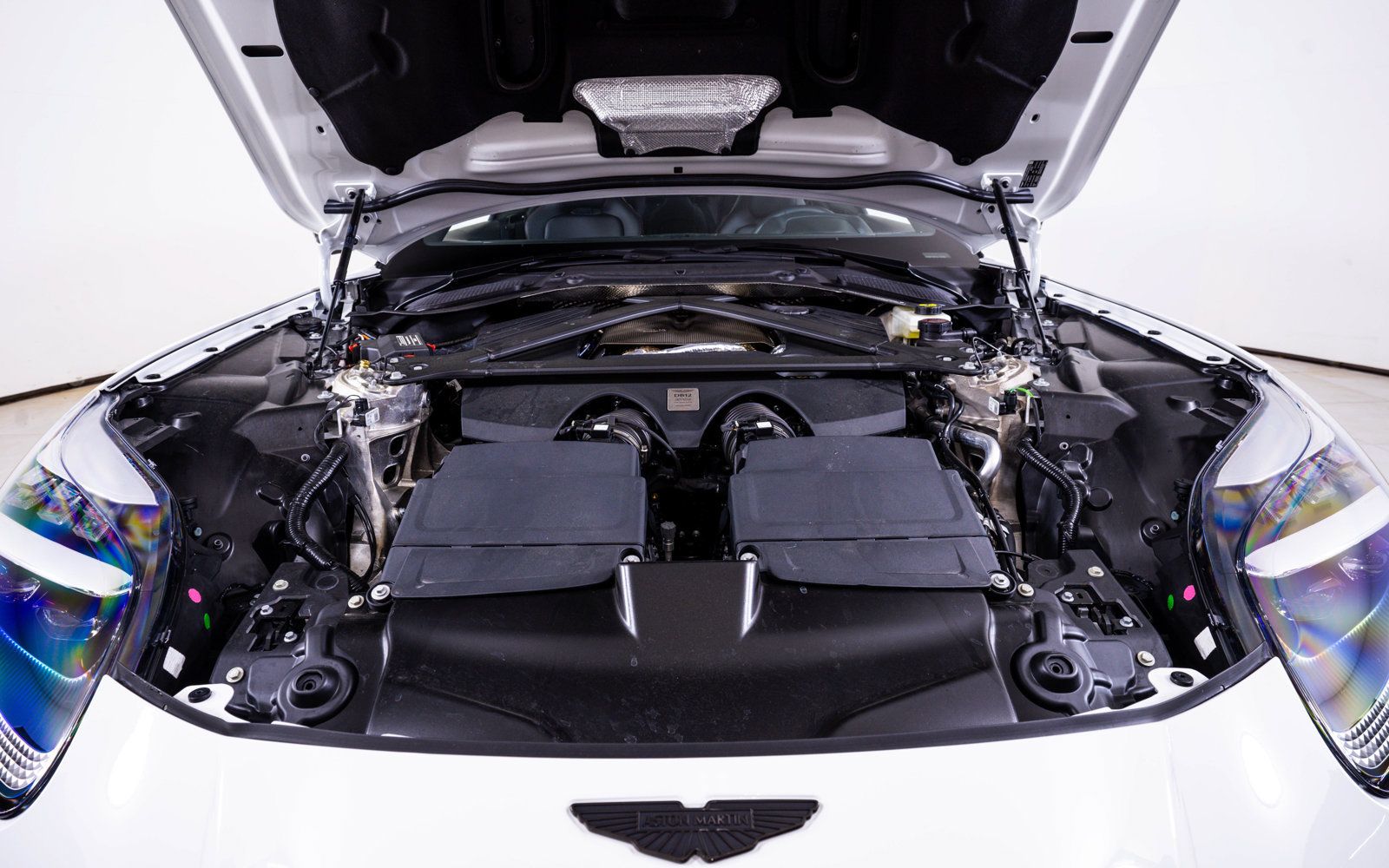 Used 2025 Aston Martin DB12 Coupe RWD image 15