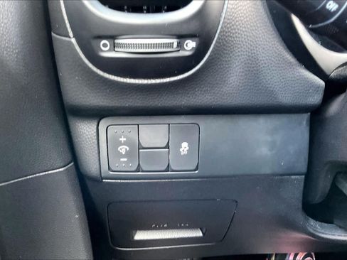 Used 2018 Kia Soul + FWD image 33