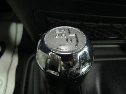 Used 2018 Jeep Wrangler Unlimited Sahara w/ Connectivity Group image 28