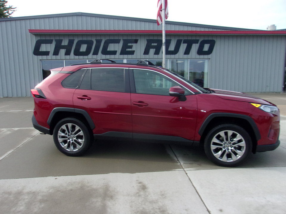 Used 2021 Toyota RAV4 XLE Premium AWD/4WD image 2