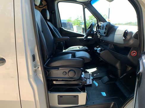 Used 2020 Mercedes-Benz Sprinter 2500 image 17