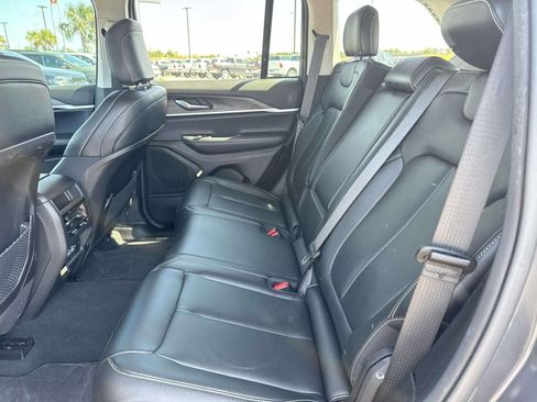 Used 2024 Jeep Grand Cherokee Limited image 8