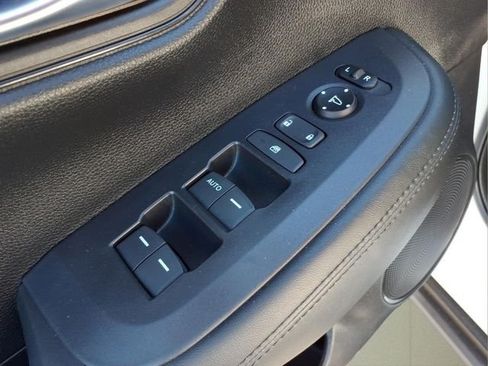 Used 2023 Honda HR-V LX image 17
