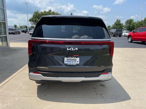 New 2026 Kia Carnival FWD image 6