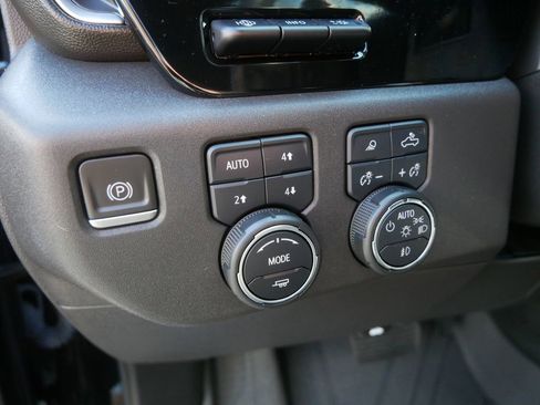 Used 2023 Chevrolet Silverado 1500 High Country w/ High Country Premium Package AWD/4WD image 17