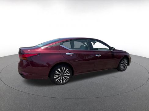 Used 2025 Nissan Altima 2.5 SV FWD image 15