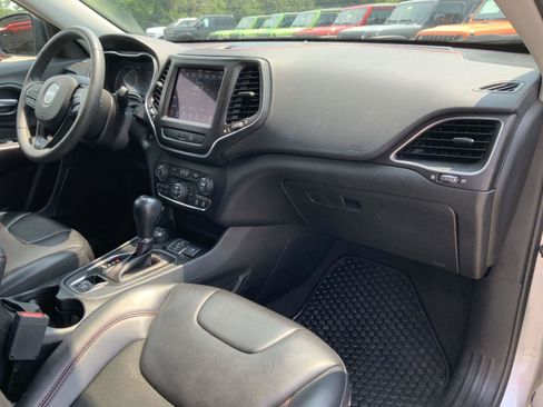 Used 2022 Jeep Cherokee Trailhawk AWD/4WD image 50