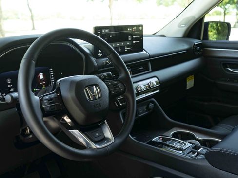 Used 2026 Honda Pilot Elite image 16