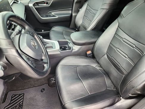 Used 2025 Toyota RAV4 XLE w/ Convenience Package FWD image 13
