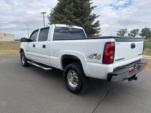 Used 2004 Chevrolet Silverado 2500 LS w/ Skid Plate Package AWD/4WD image 11