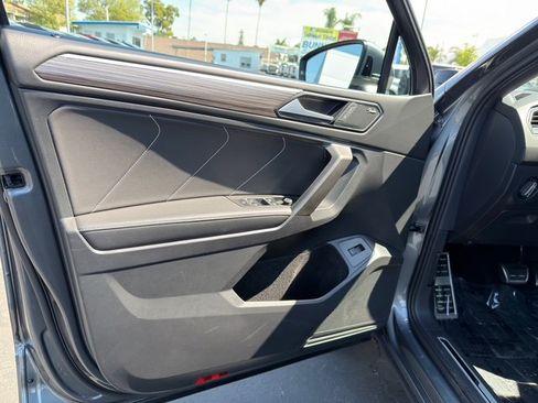 Used 2022 Volkswagen Tiguan SEL R-Line image 23