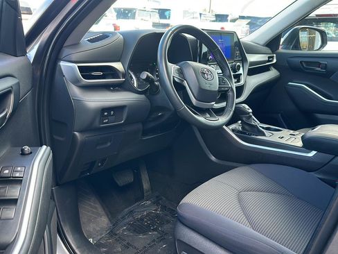 Certified 2024 Toyota Highlander LE image 19