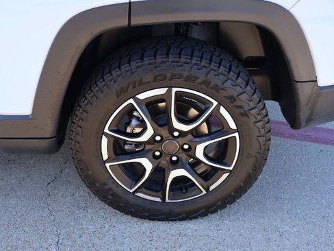 Used 2025 Jeep Compass Trailhawk w/ Trailer Tow Group AWD/4WD image 12