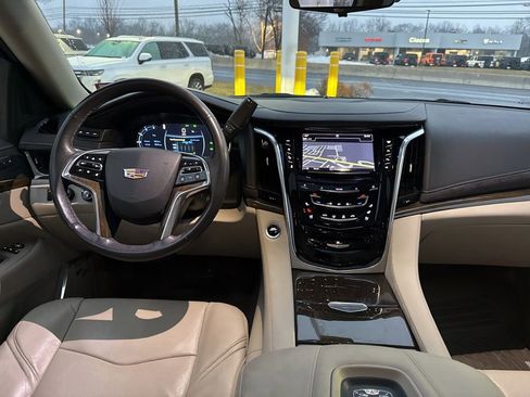 Used 2019 Cadillac Escalade Luxury image 31