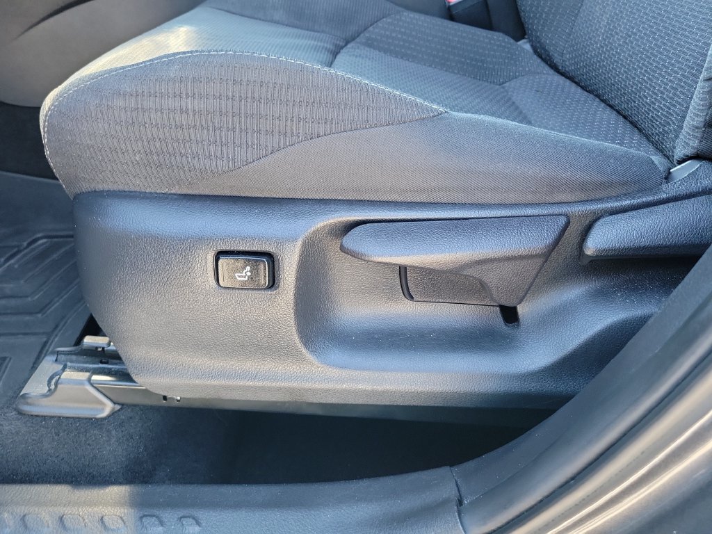 Used 2018 Toyota C-HR XLE FWD image 19