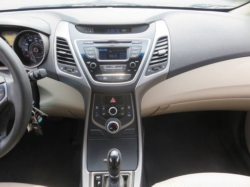 Used 2016 Hyundai Elantra SE FWD image 16