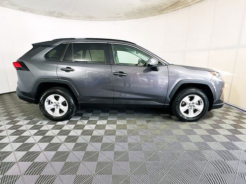 Used 2021 Toyota RAV4 XLE w/ Convenience Package FWD image 2