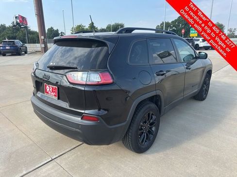 Used 2023 Jeep Cherokee Altitude Lux image 5