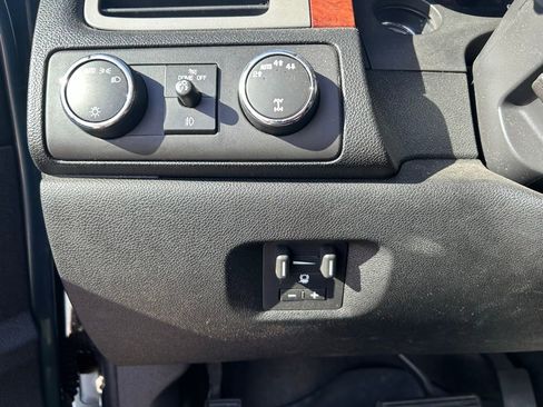 Used 2011 Chevrolet Avalanche LTZ AWD/4WD image 21