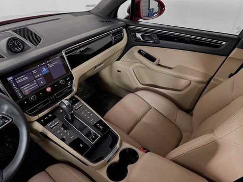 Used 2025 Porsche Macan image 25