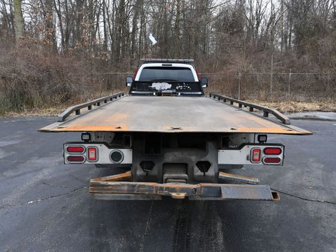 Used 2016 Ford F550 2WD Regular Cab Super Duty image 13