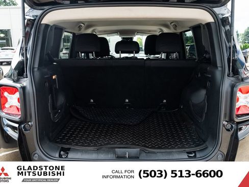 Used 2019 Jeep Renegade Altitude w/ Quick Order Package 2XM FWD image 8