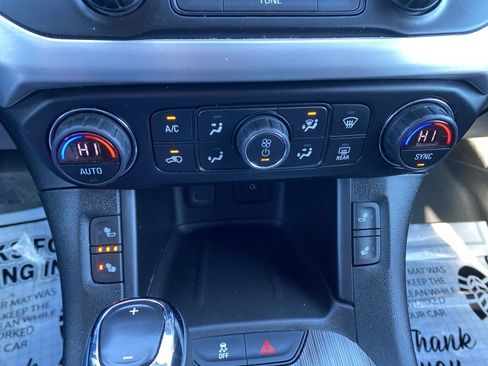 Used 2019 GMC Acadia SLT image 18