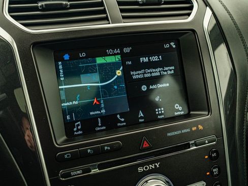 Used 2017 Ford Explorer Platinum image 25