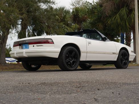 Used 1990 Buick Reatta Convertible image 43