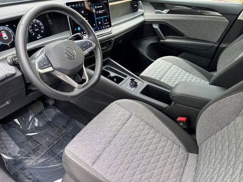 Used 2025 Volkswagen Tiguan S w/ 18" Wheel Package image 9