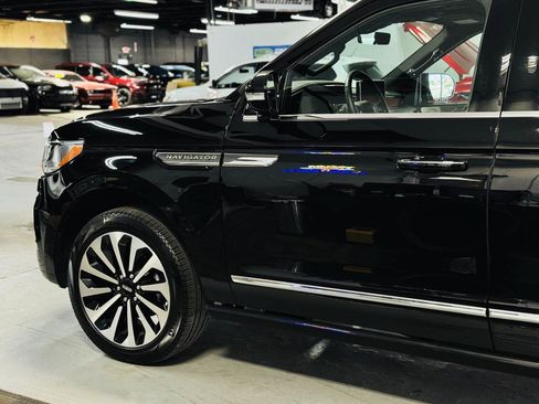 Used 2024 Lincoln Navigator Reserve AWD/4WD image 9