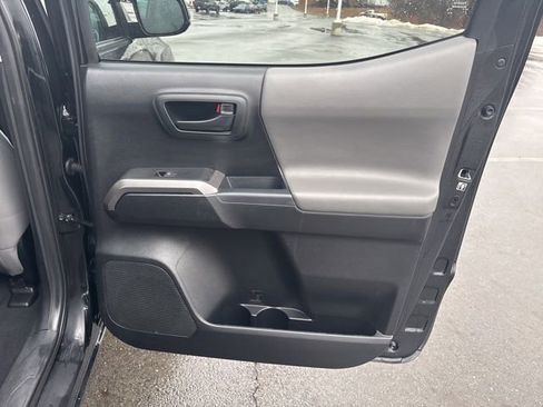 Used 2018 Toyota Tacoma SR5 image 13