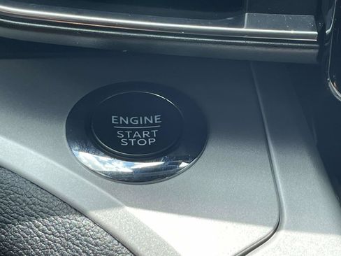 Used 2024 Ford Explorer XLT w/ Equipment Group 202A RWD image 29