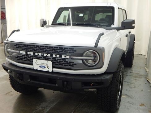 New 2025 Ford Bronco Badlands image 9